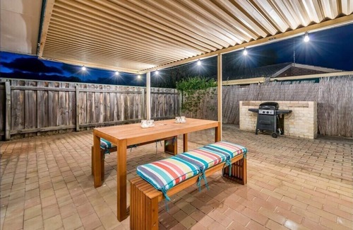 Craigie House | Warm, Clean and Inviting 3 Bed House in Craigie