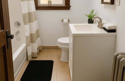 Hermosa Apartment | Warm & Inviting 2BR Apt