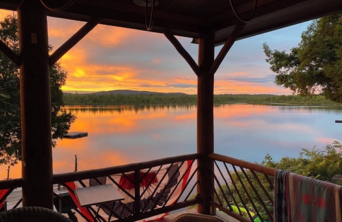 Mount Vernon House | Warm & Inviting Lakeside Retreat, Private, Tranquil Picture Perfect Setting