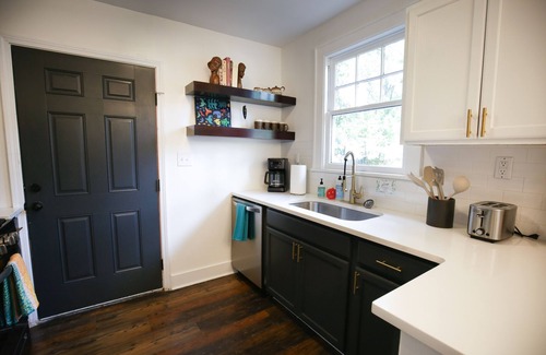 North Charleston House | Warm, inviting mid-century gem near Park Circle