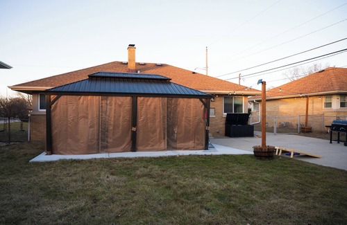Glendale House | Warm spacious midsize home w/comfort and fun