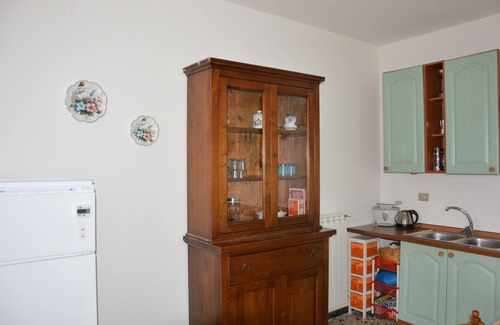 Maglietola Apartment | Warm Tuscan castle apartment