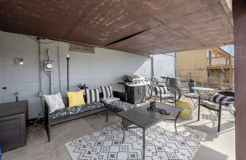 North Central Omaha House | Warren. Tranquil golf course views.