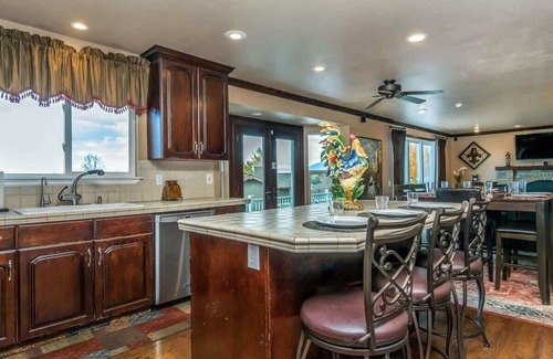 Draper House | Wasatch Retreat * Hot Tub * Billiards * Huge Deck