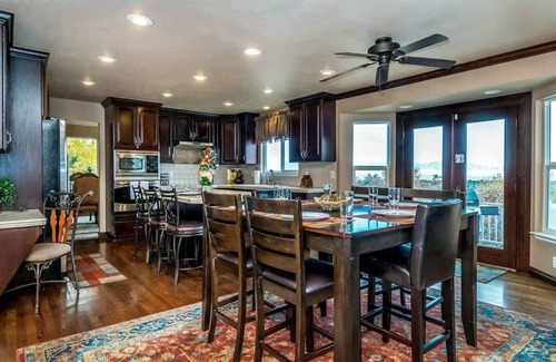 Draper House | Wasatch Retreat * Hot Tub * Billiards * Huge Deck