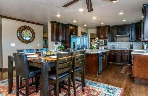Draper House | Wasatch Retreat * Hot Tub * Billiards * Huge Deck
