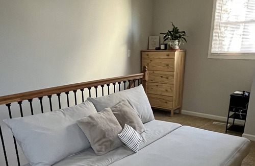 Southeast House | Washington D.C. Main Suite, near metro, with porch & free parking