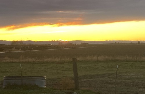 Kuna Other | Watch the sunrise and sunset in a large country space.