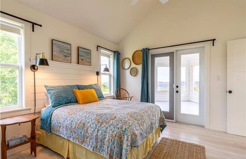 Princetown Cottage | Water Front Beach House With Breathtaking View Of Darnley Basin, Mins To Beach