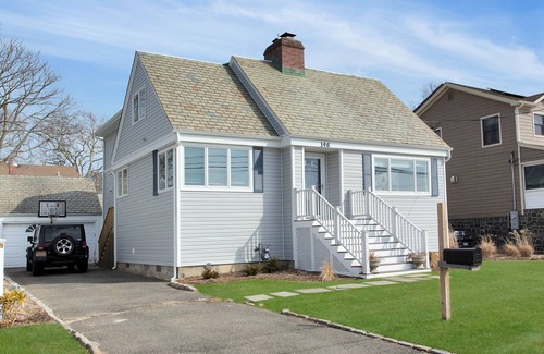 Amityville House | Water front home on the Beautiful Amityville River