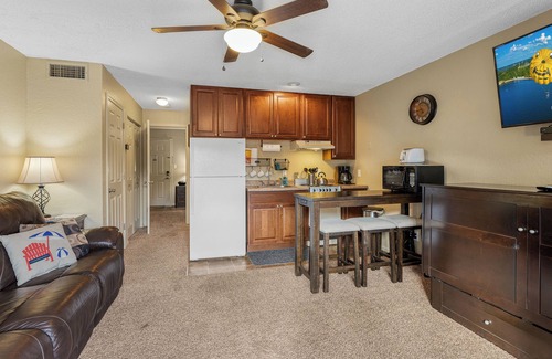 Osage Beach Condo | Water front Step free Pool Cable Roku Wifi Boat Slip, Trlr Prkg & small ramp