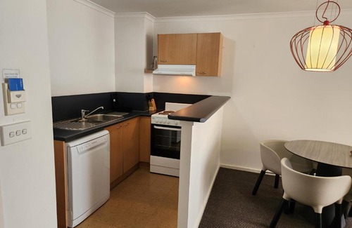 Gold Coast Apartment | Water View. 1bedroom Sleeps 2. WI-FI, Wash Machine