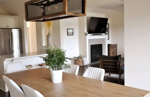 Freeland House | Water view, bright and open 3 bedroom Habor House