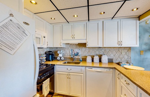 North Ocean City Condo | Water view condo with beach and pool access - balcony, W/D, and central AC