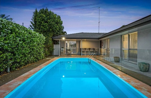 Broadbeach Waters House | Water View Family Getaway - WiFi, Pool, BBQ