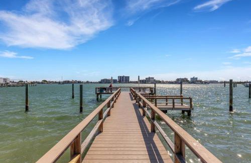 Clearwater Beach Resort | Water View & Heated Pool - Steps to Sand, Bayview Beauty B-5