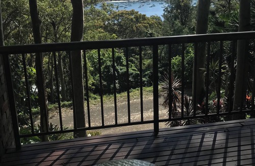 Avalon Beach House | Water view modern 2 bedrooms apartment in Palm Beach