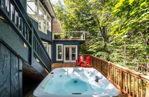 Bracebridge House | Waterfalls * Hottub * Sauna * WIFI * FIREPIT * Luxury