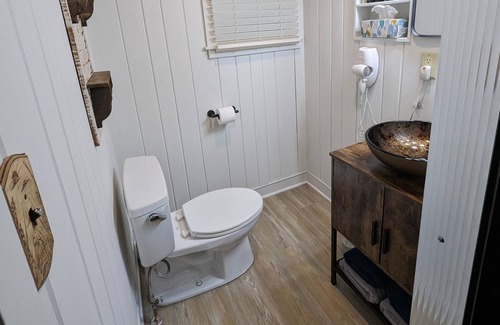 Park Rapids Apartment | Waterfrnt resort Studio Cabin 5, swim, kayak, walk to everything!