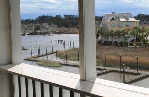 North Myrtle Beach Condo | WATERFRONT 2 Bed/2Bath Condo near North Myrtle Beach and Cherry Grove