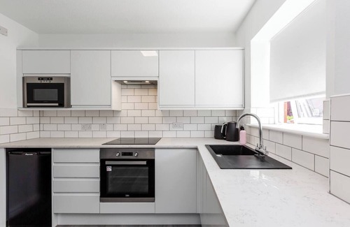 Preston Apartment | Waterfront 2 Bed Apartment | Free Parking & Wi-Fi