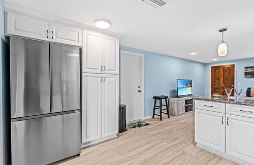 Port Richey House | Waterfront! 2BR w/Firepit & Grill*Kayaks Included!