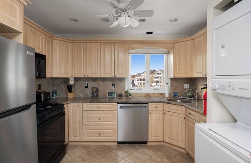 Seaside Heights Apartment | WATERFRONT 2ndFl Sky Villa w Full Itinerary ON-SITE Jacuzzi, kayak, Arcade, Dock