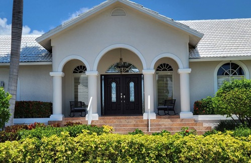 Marco Island House | Waterfront, 3 blocks to Tigertail Beach, Heated Pool.