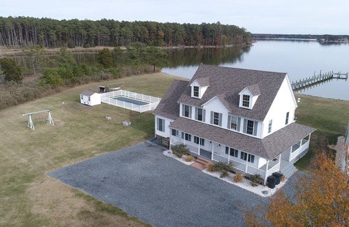 Cambridge House | Waterfront 5BR/3.5BA with private pool, dock, fire pit, kayaks, beach Sleeps 18