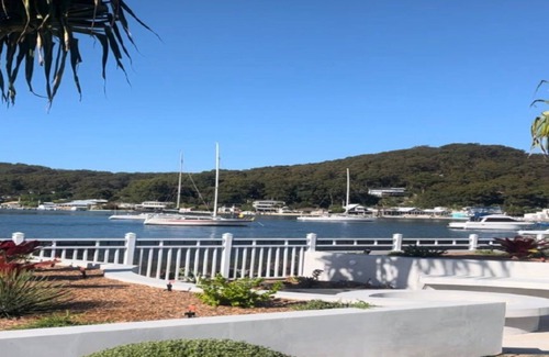 Booker Bay Apartment | Waterfront apartment, stroll to Ettalong