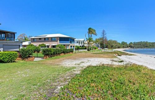 Soldiers Point House | Waterfront at Sunset Boulevard 26 Sunset Boulevard