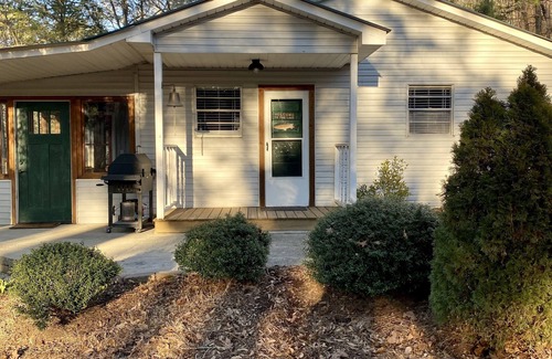 Guntersville Cabin | Waterfront Cabin! Fisherman’s Paradise! Pet Friendly! Slew on Main Channel!