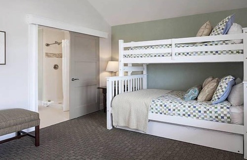 Silver Beach Hotel | Waterfront Cape Cod Escape! 3 Bedroom with Kitchen! Onsite Pool, Beach Access!