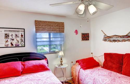 Cedar Key House | Waterfront Cedar Key Duplex Home Grill and Dock!