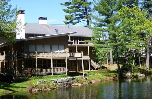North Conway Condo | WATERFRONT, CENTRAL A/C, LUXURY, WATERFALL, WALK TO N. CONWAY