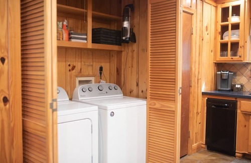 Cherokee County House | *Waterfront* charming cabin w/private boat dock