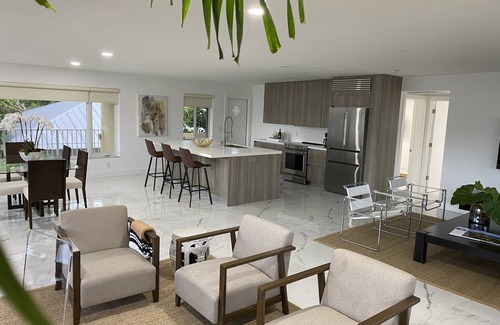 Pinewood Park Condo | Waterfront condo overlooking Palm Beach