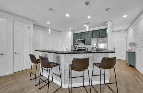 Seven Coves Condo | Waterfront Condo near Festival with Pool, Boat Access, Tennis Courts & Fully Equipped Kitchen