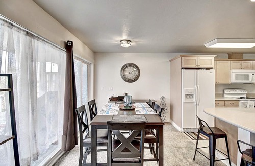 Polson Condo | Waterfront condo with dock access, WiFi, BBQ grill