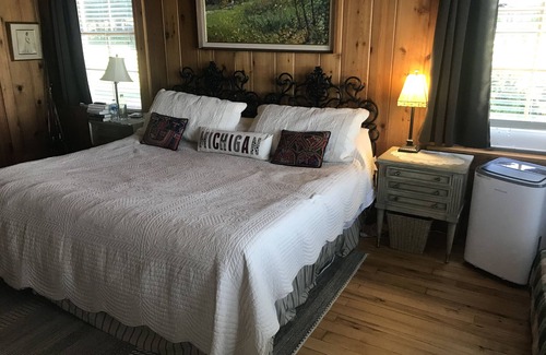 Alanson Cottage | Waterfront Cottage on Burt Lake