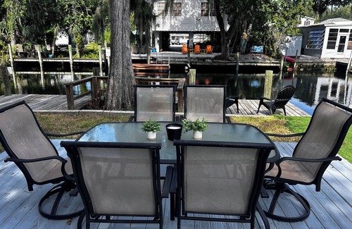Weeki Wachee Gardens Cottage | Waterfront Cottage with private canal.Access to Weeki Wachee River.RV welcomed.