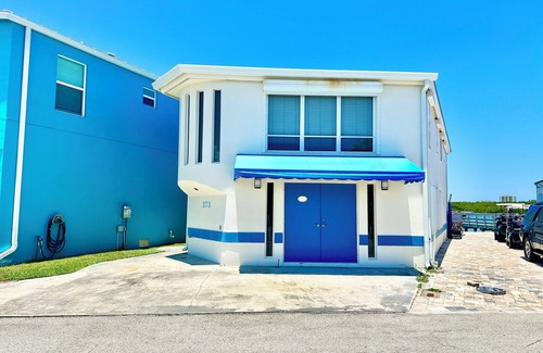 Hutchinson Island South House | Waterfront, Dock, Beach Access 2Bed 3 Bath home in the beautiful Nettles Island, (N373)