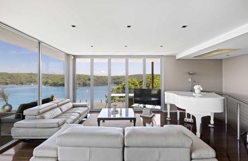 Caringbah South House | Waterfront Ensuite Queen Room - Luxury & Comfort Place in Caringbah South