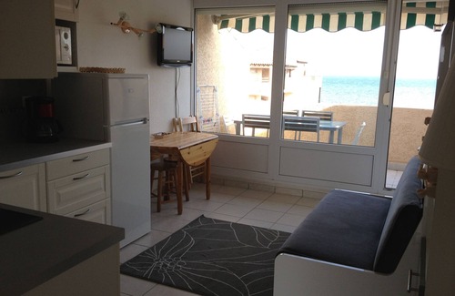 Miramar Apartment | Waterfront Studio Cabin with sea-view terrace and direct beach access