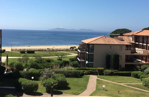 Miramar Apartment | Waterfront Studio Cabin with sea-view terrace and direct beach access