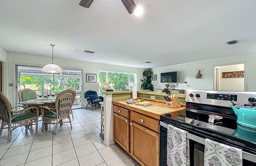 Dunnellon House | Waterfront Fun | Dock, Kayaks, Near KP Hole Park