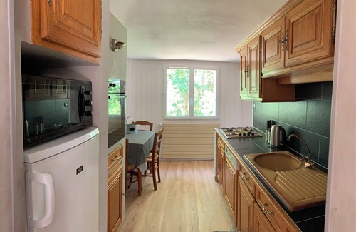 Ecouflant House | Waterfront gîte (meublé de tourisme *), just outside Angers