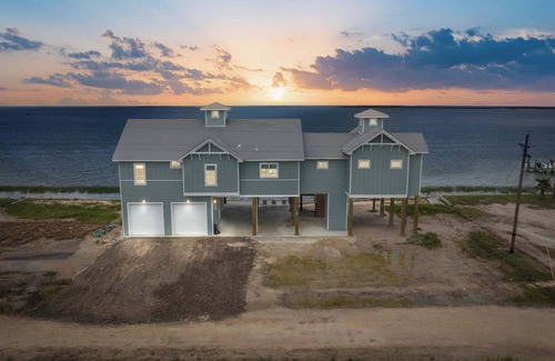 San Patricio County House | Waterfront Getaway w/Pier & Kayak Access!
