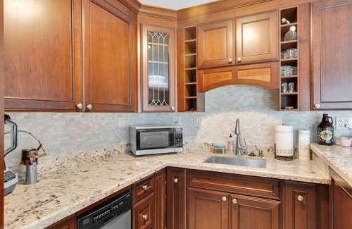 Venetian Shores House | Waterfront Getaway in Venetian Shores – Pool, Hot Tub, Tiki Hut & More