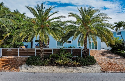 Venetian Shores House | Waterfront Getaway in Venetian Shores – Pool, Hot Tub, Tiki Hut & More